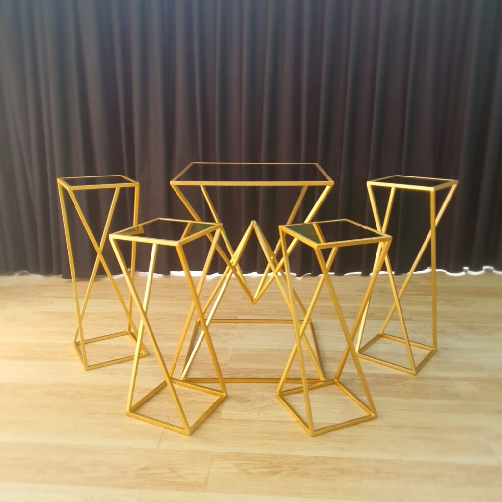 AÇIK PEMBELİ GOLD PRAMİT KONSEPT