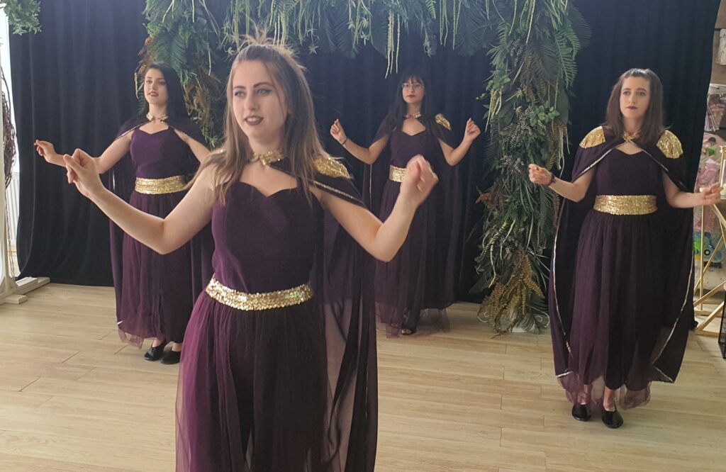 BAHÇE DUVARINDAN AŞTIM KAREOGRAFİ -İŞERİ PETROL