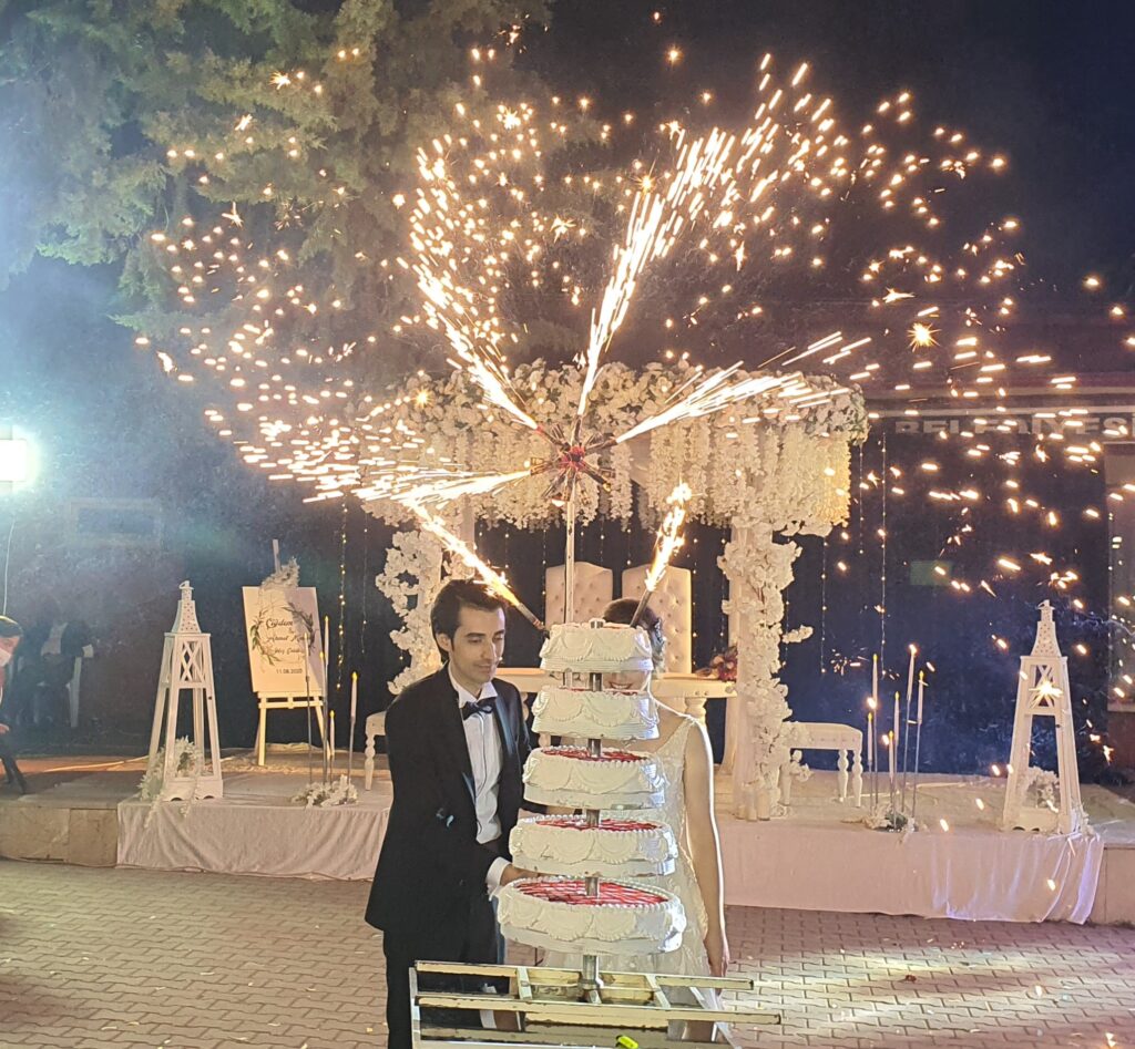 TOKAT DÜĞÜN ORGANİZASYONU PASTA ÇARKIFELEK