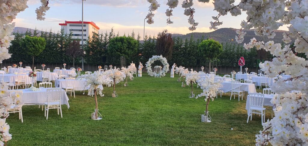 DEDEMAN BAHÇE NİKAH SÜSLEME
