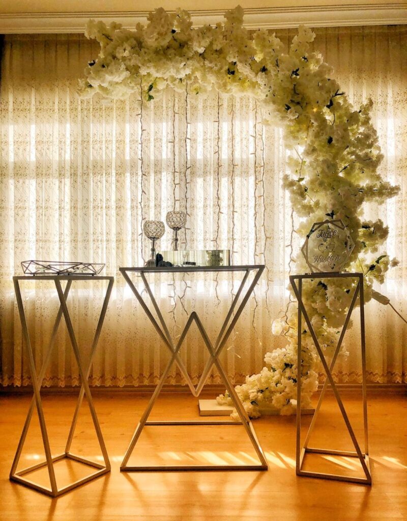 YARIM HİLAL BAHAR DALLI BEYAZ KONSEPT