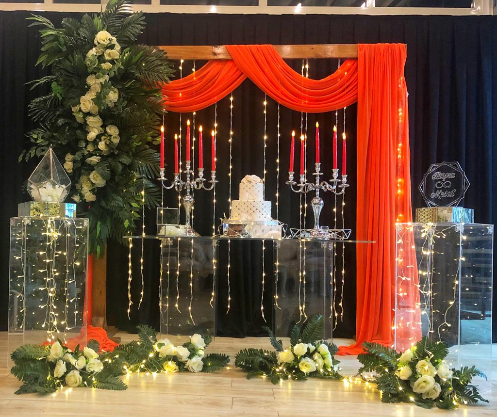 PLEKSİ VE AHŞAP TAGLI TÜLLÜ KONSEPT