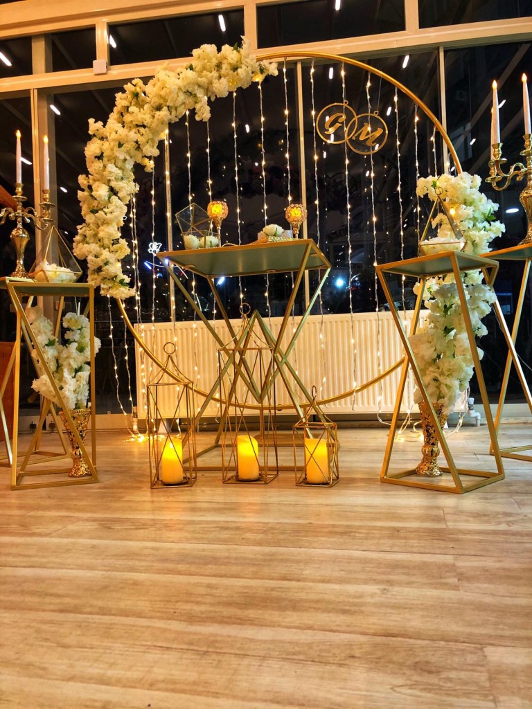 BAHAR DALLI YARIM GOLD PİRAMİT KONSEPTLER