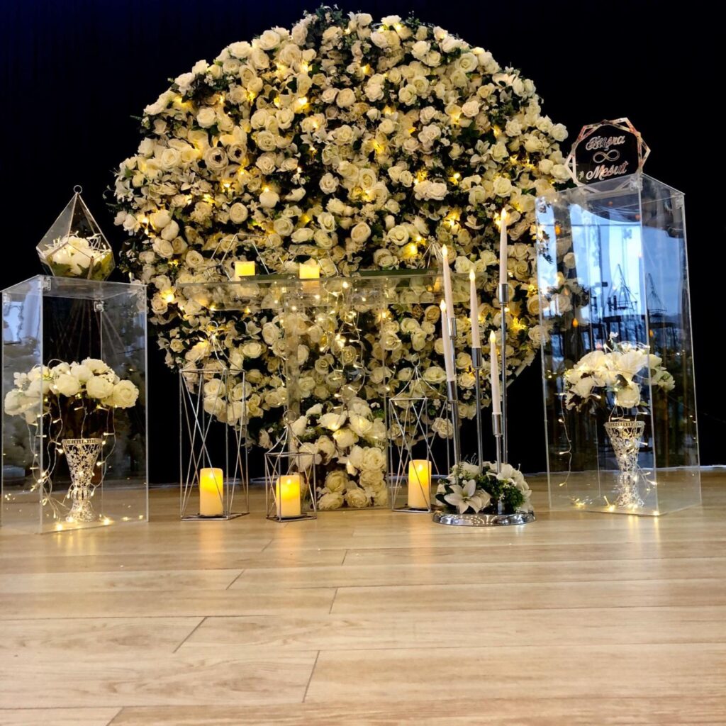 YUVARLAK FULL BEYAZ ÇİÇEK KONSEPT