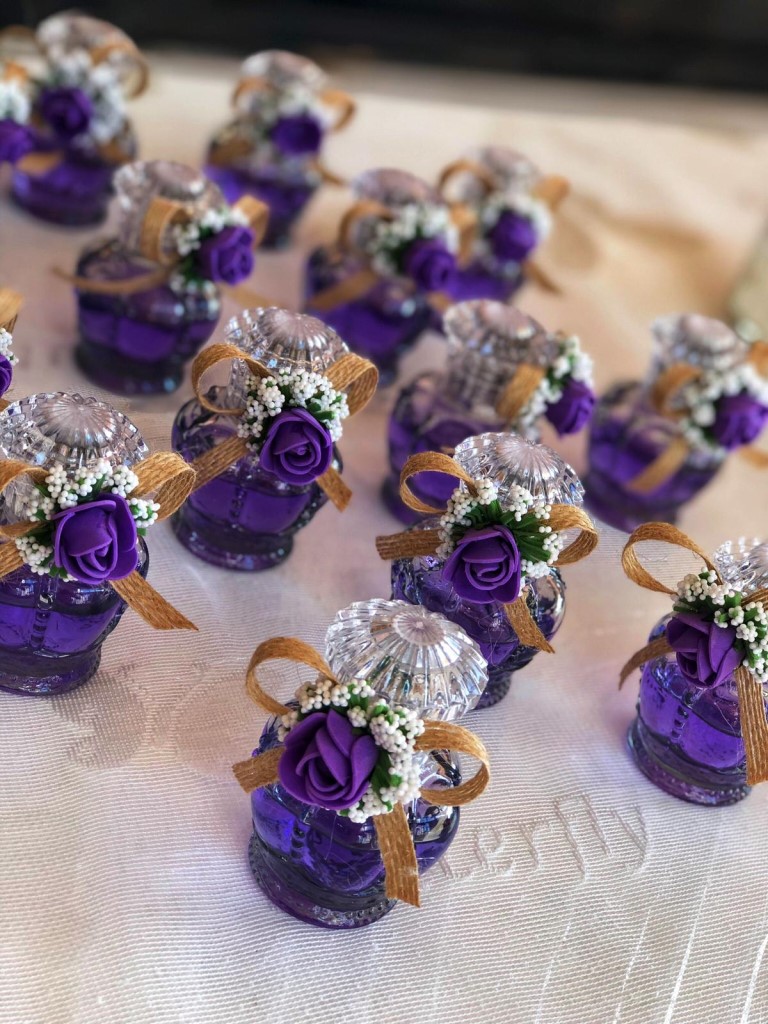 HEDİYELİK TASARIMLI ŞİŞELER