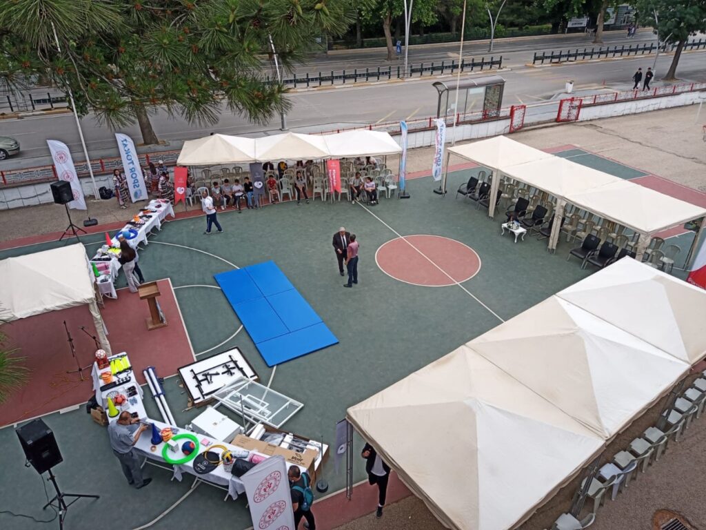 ÇADIRLAR VE KAMELYALAR